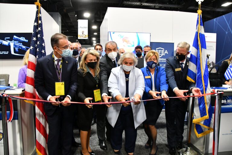 006-ausa-ribbon-cutting